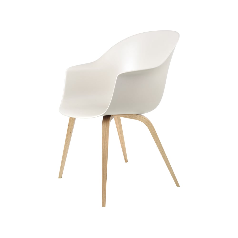 GUBI Bat stol alabaster white, mattlackat ekstativ | Skandinavisk Design | Stolar | Vit