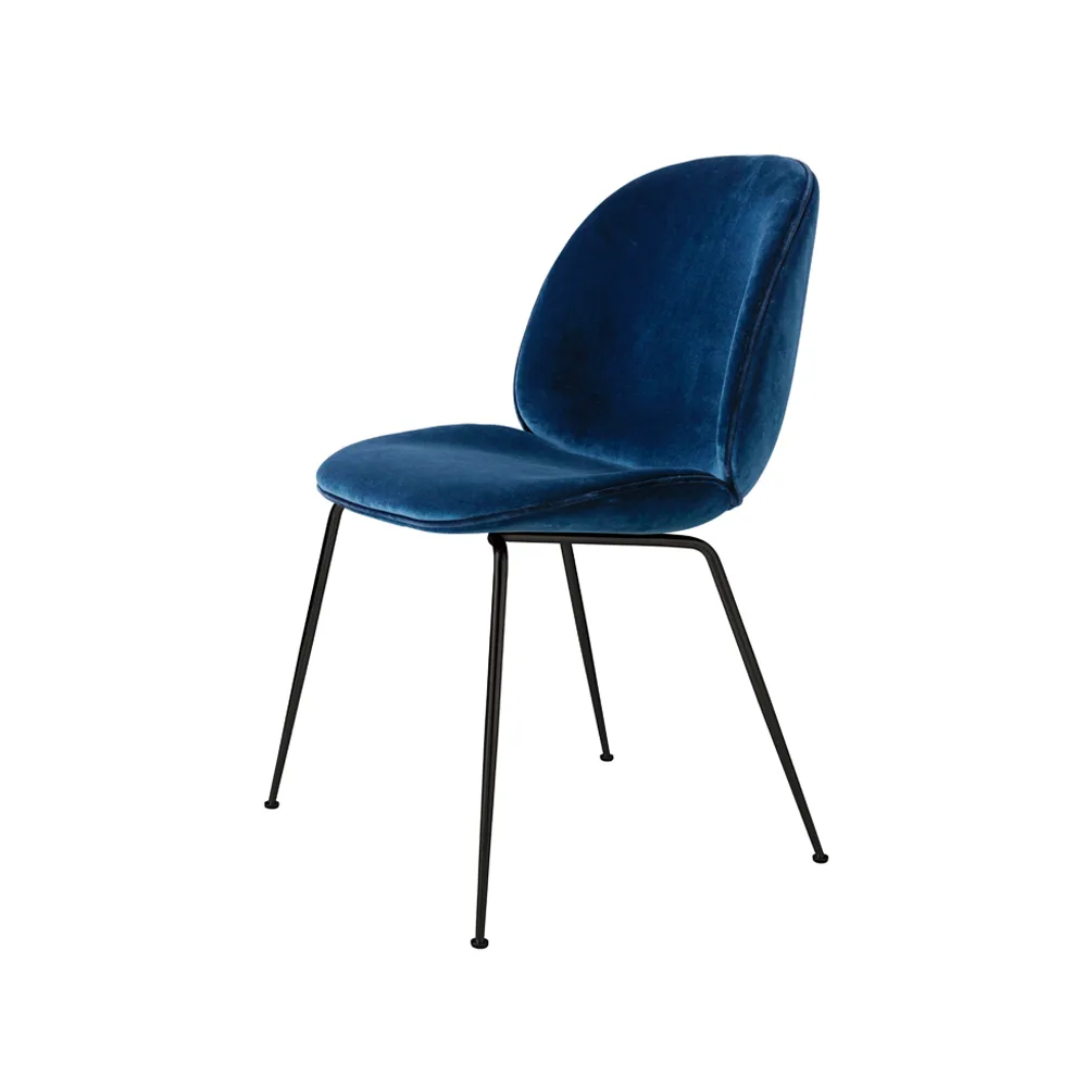 Beetle dining chair fully upholstered conic base, tyg velluto cotone 970 mörkblå-svart stålstativ GUBI