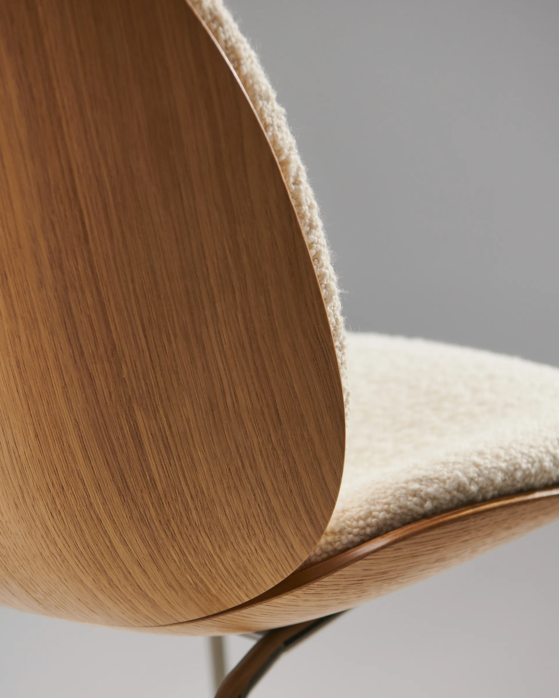 Beetle framsidesklädd stol ek, Svartkromad-Karakorum 001 GUBI