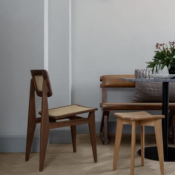 C-Chair stol - american walnut, naturflätad sits&rygg - GUBI