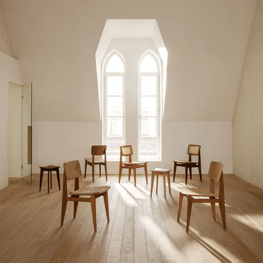 C-Chair stol, american walnut, naturflätad sits&rygg GUBI