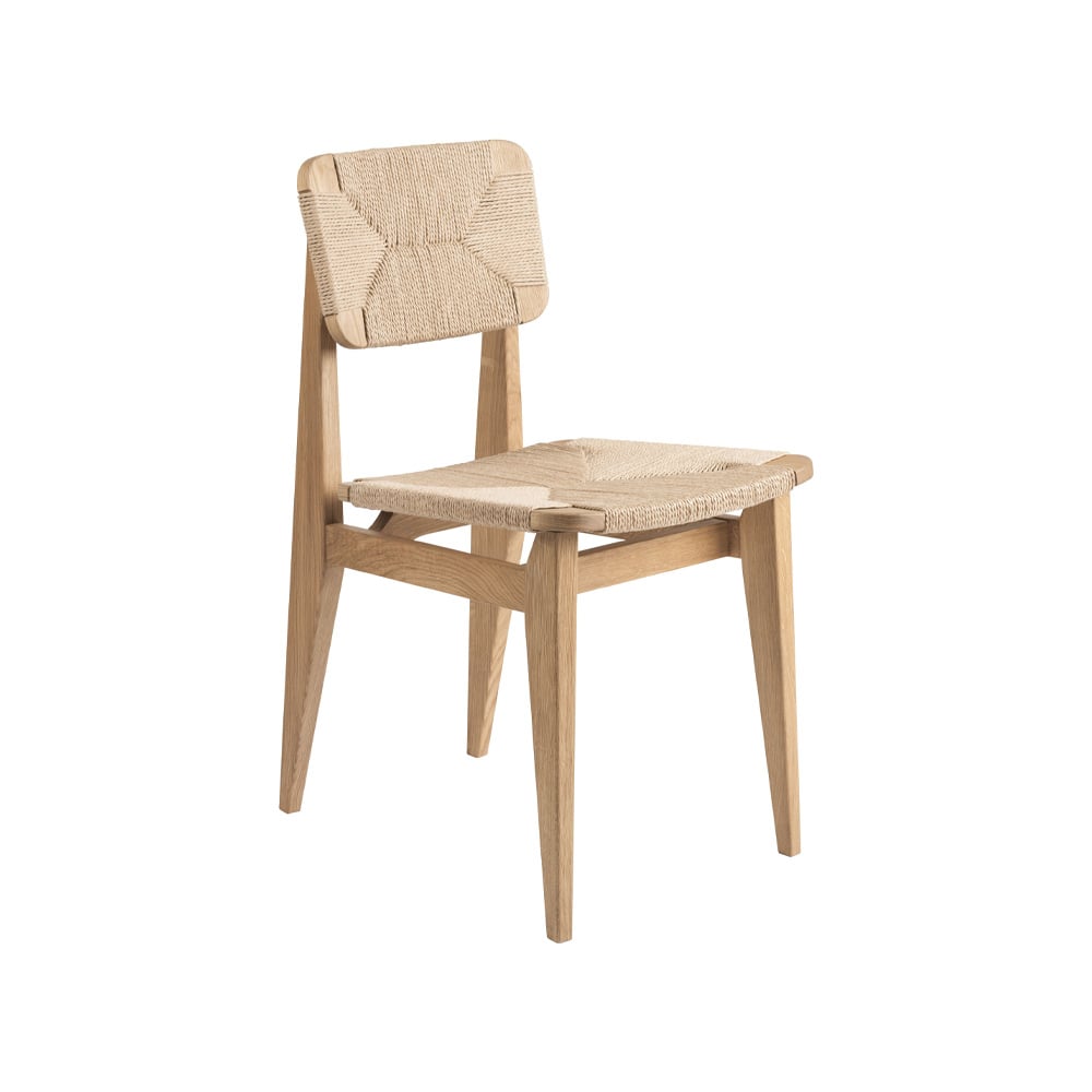 GUBI C-Chair stol oak oiled, naturflätad sits&rygg | Skandinavisk Design | Stolar | Beige