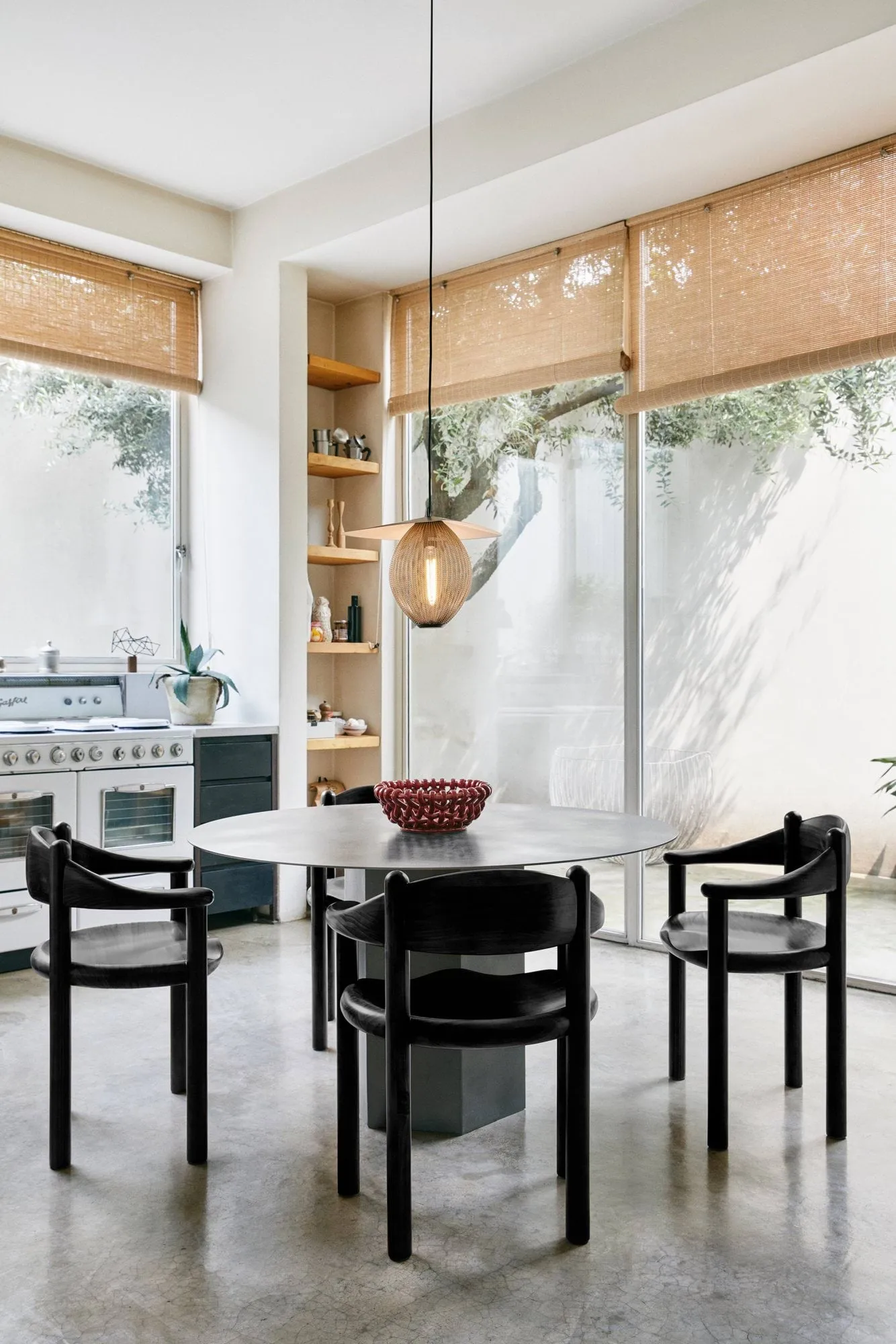 Daumiller karmstol, Brown-black pine GUBI