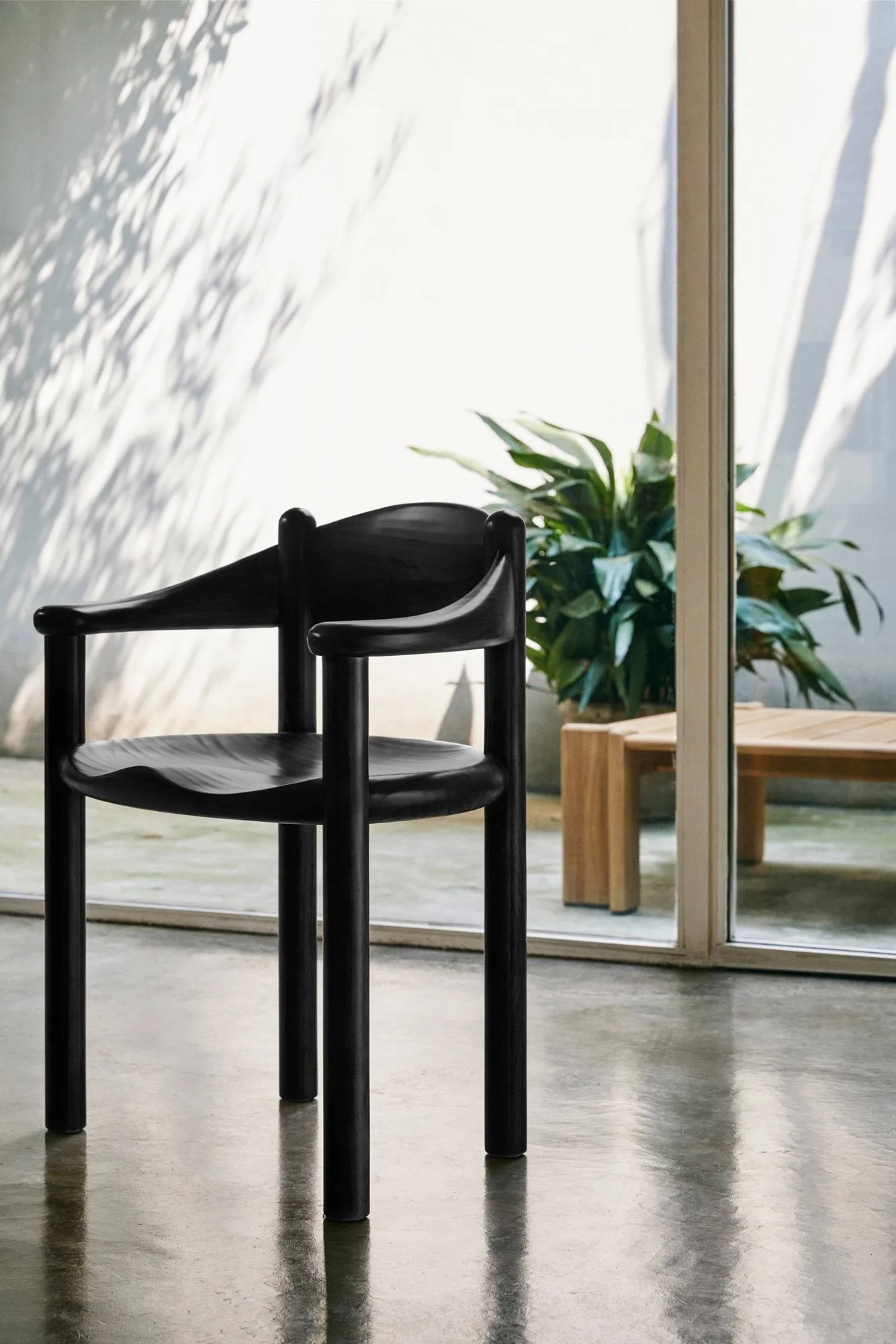 Daumiller karmstol, Brown-black pine GUBI