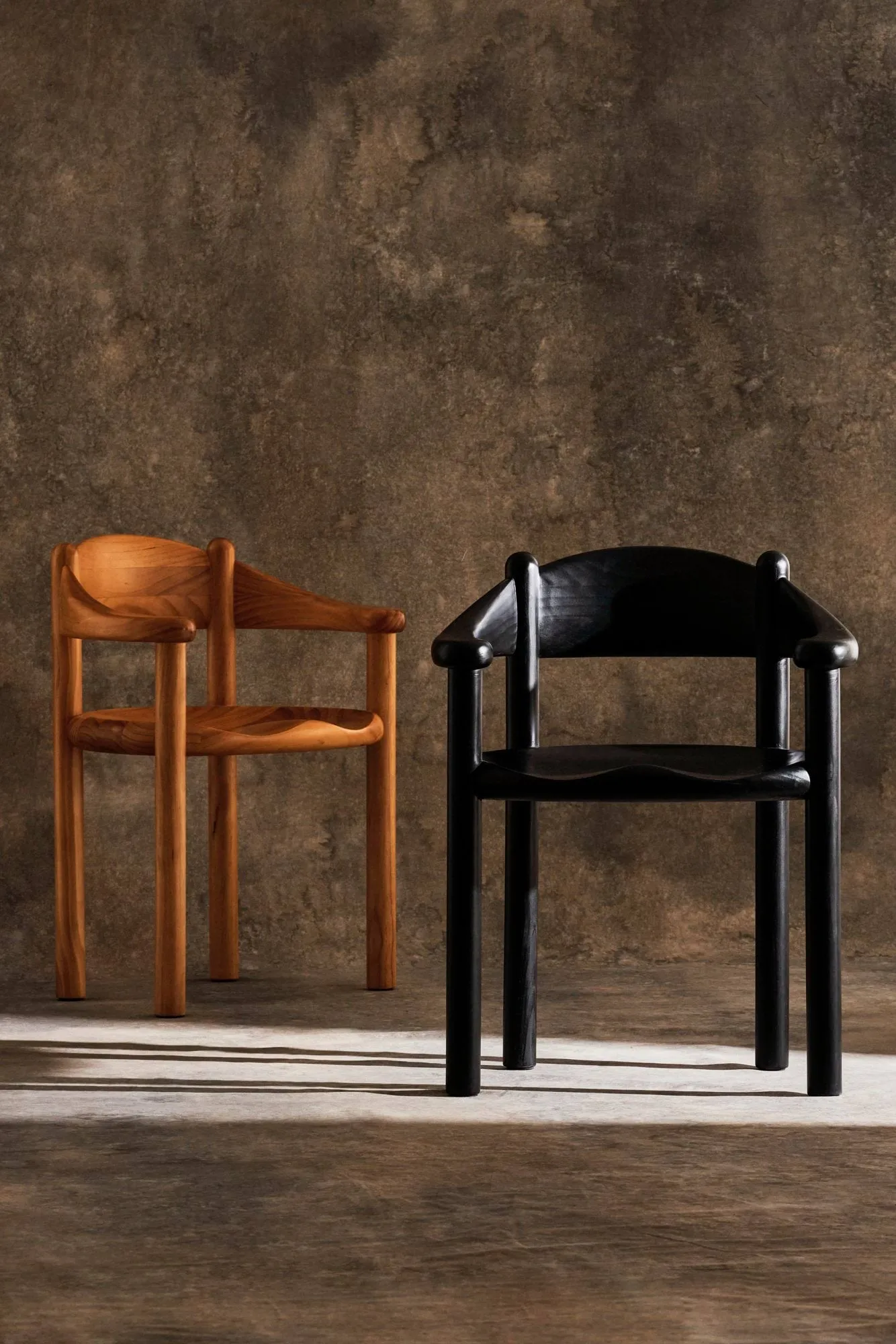 Daumiller karmstol, Brown-black pine GUBI