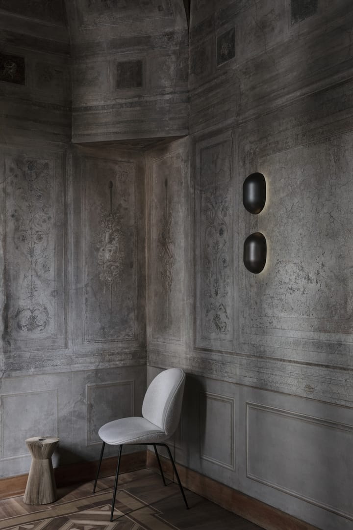 Howard vägglampa - Gunmetal - GUBI