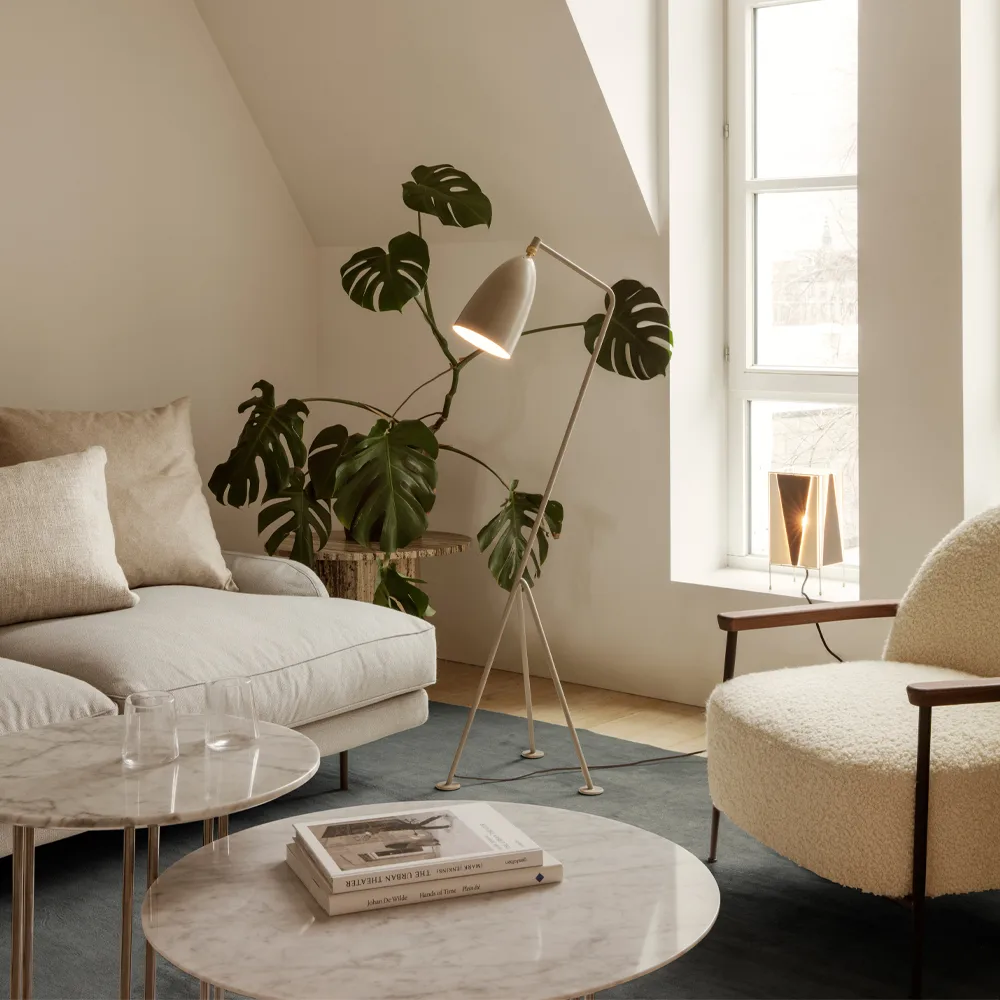 IOI soffbord, White carrara marble-kromstativ Ø100 GUBI