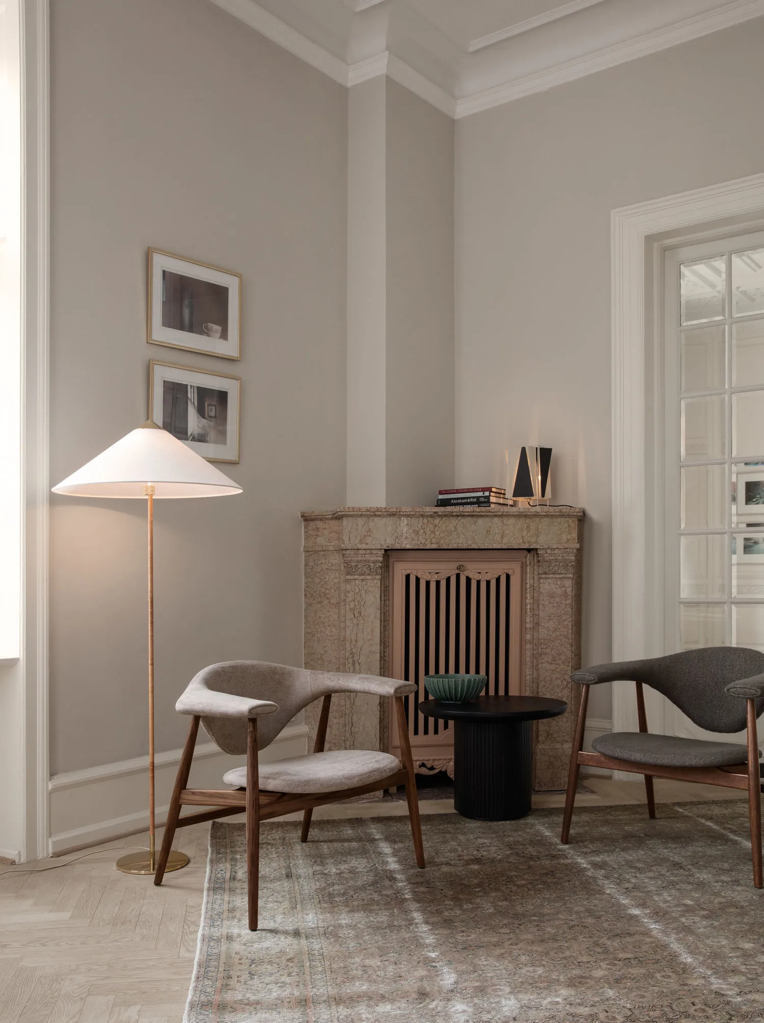 Masculo loungefåtölj, Eero special FR 106-walnut GUBI