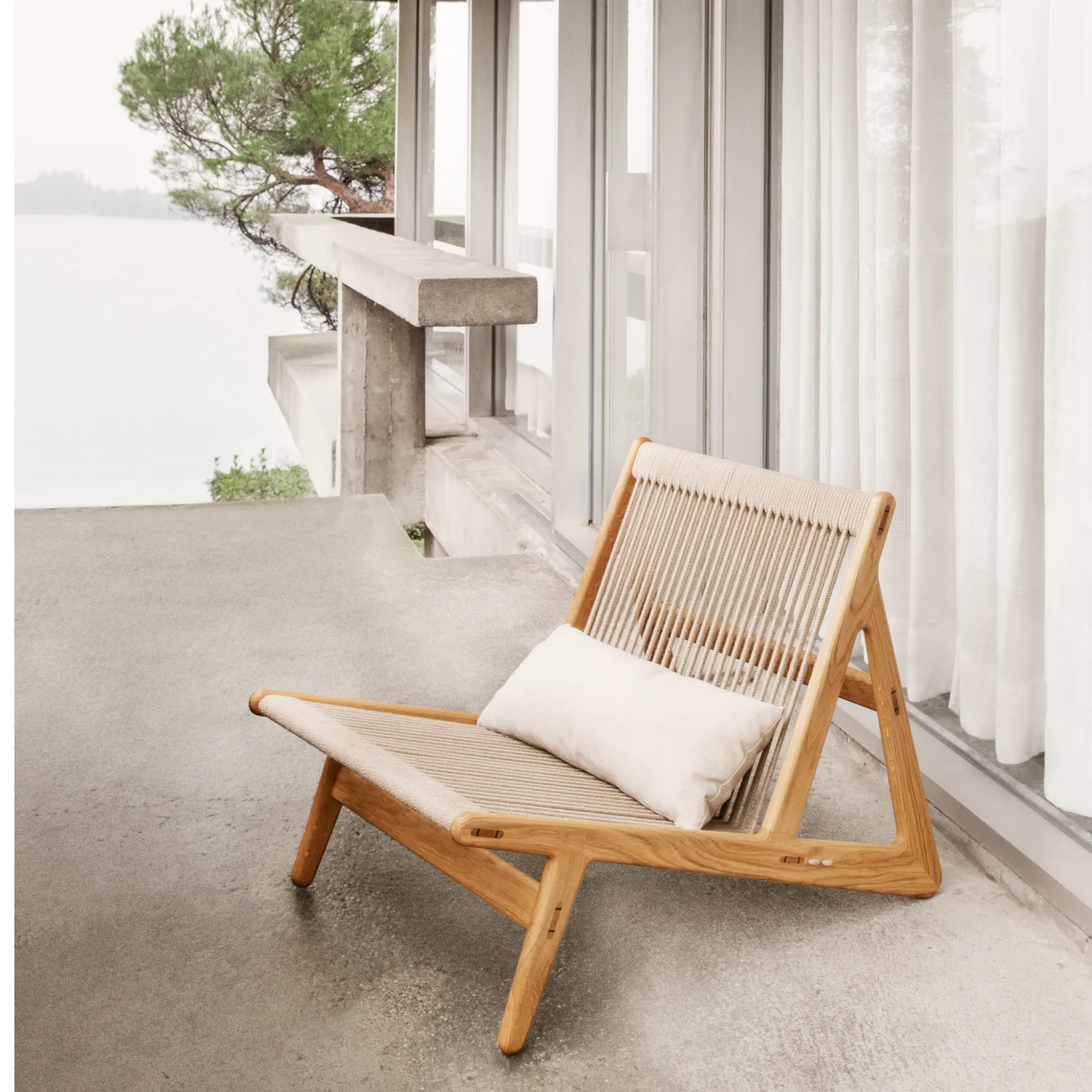 MR01 Initial Chair lounge chair, Oljad ek GUBI