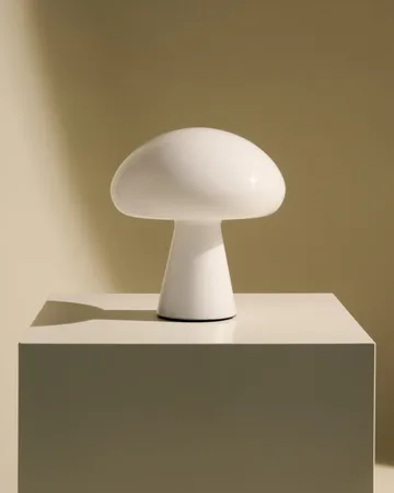Obello portabel bordslampa - Pearl white - GUBI