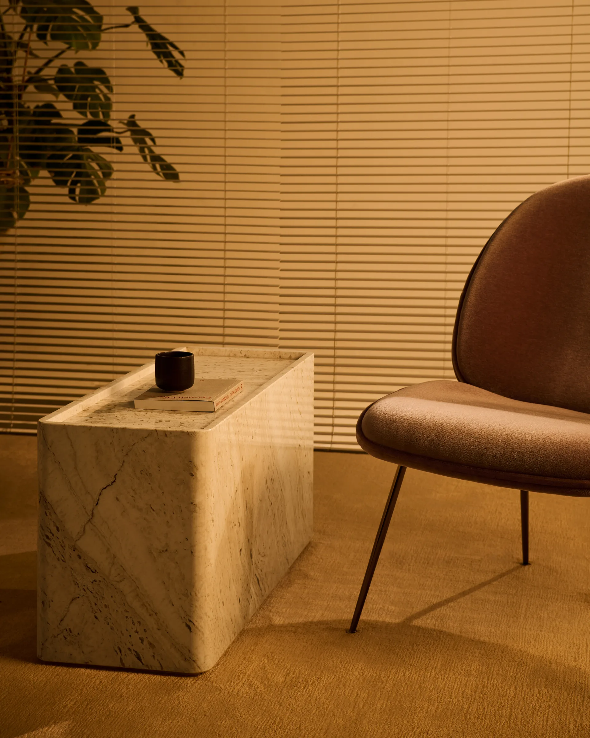 Pietra sidobord 30x80x40 cm, Neutral white travertine GUBI