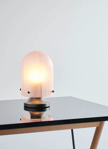 Seine bordslampa Ø17,2x26,2 cm - Brass-coral - GUBI