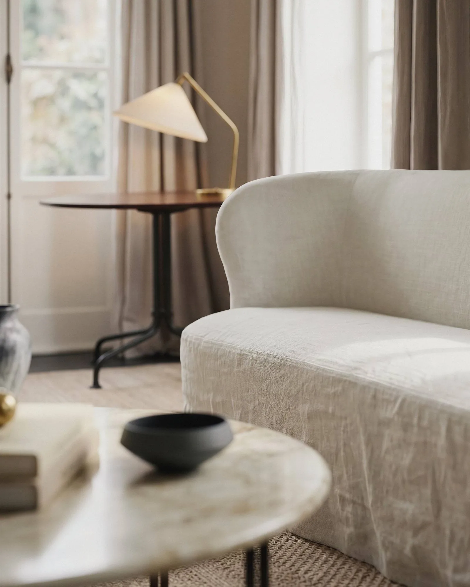 Stay Slipcover soffa, Linen Natural 0023, 190x95 cm, 2,5-sits GUBI Stay Slipcover soffa, Linen Natural 0023, 190x95 cm, 2,5-sits GUBI