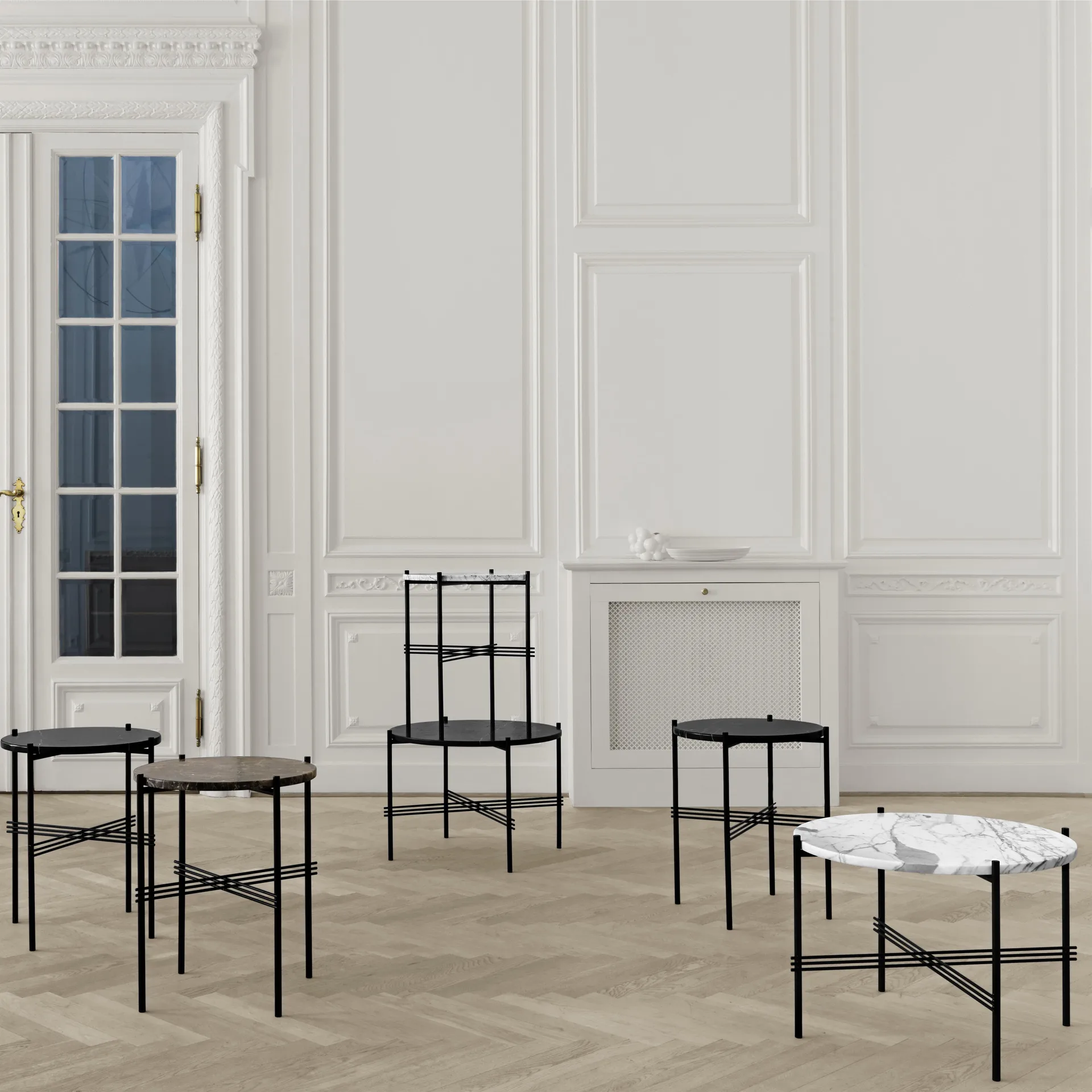 TS soffbord svarta ben Ø 55 cm, svart marmor GUBI