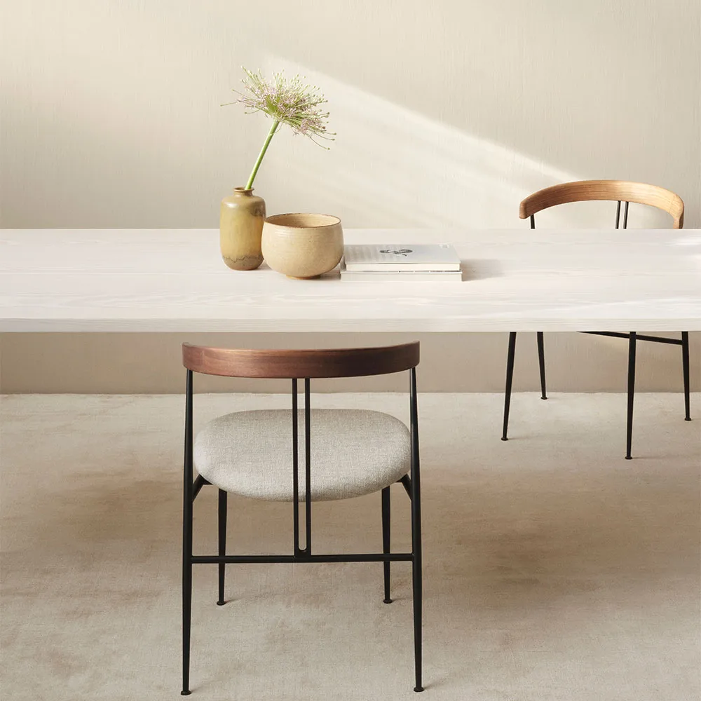 Violin dining chair, Karakorum 001 ivory-black matt GUBI