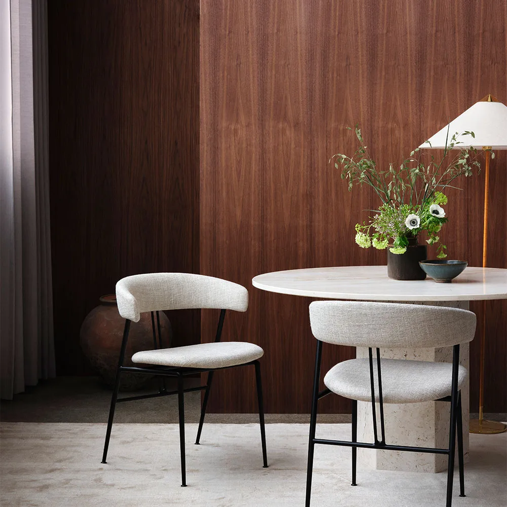 Violin dining chair, Karakorum 001 ivory-black matt GUBI