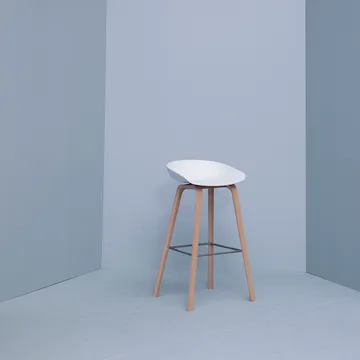 About a Stool 32 Low barstol - White-såpad ekstativ-fotstöd rostfritt - HAY