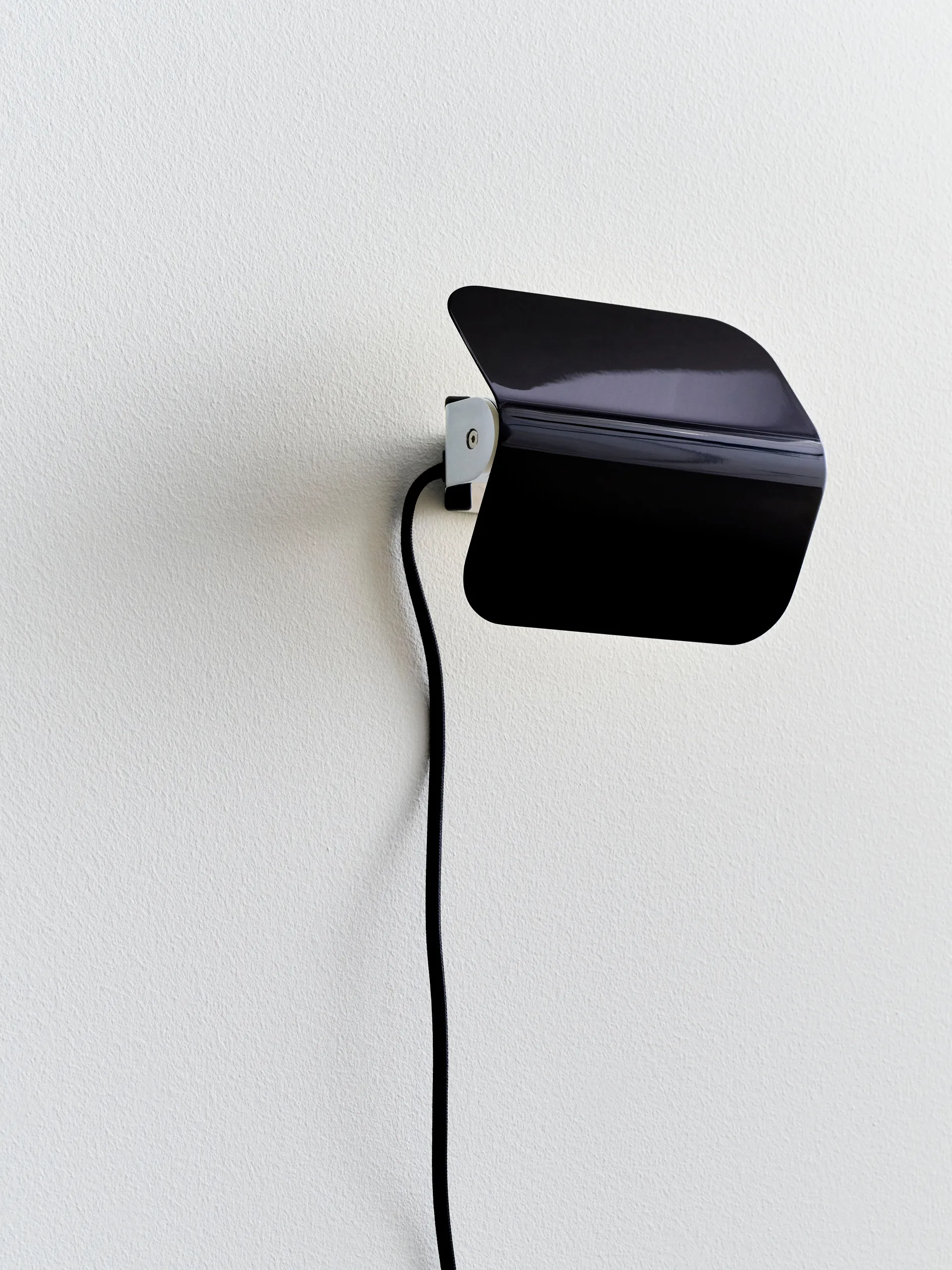 Apex vägglampa, Iron black HAY