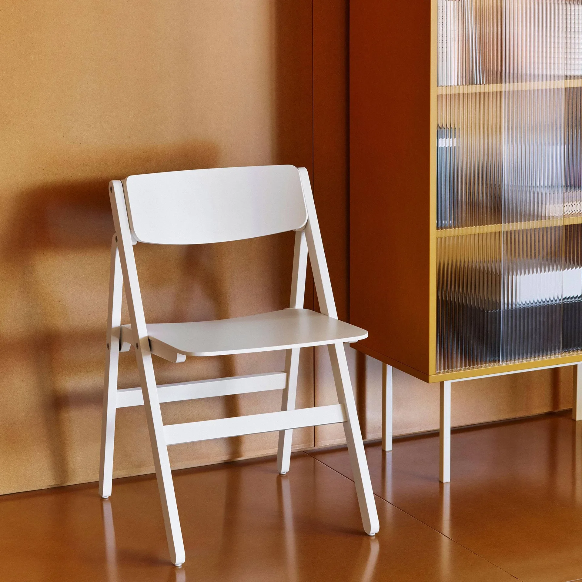 Backflip Chair stol, Cream white lackerad bok HAY