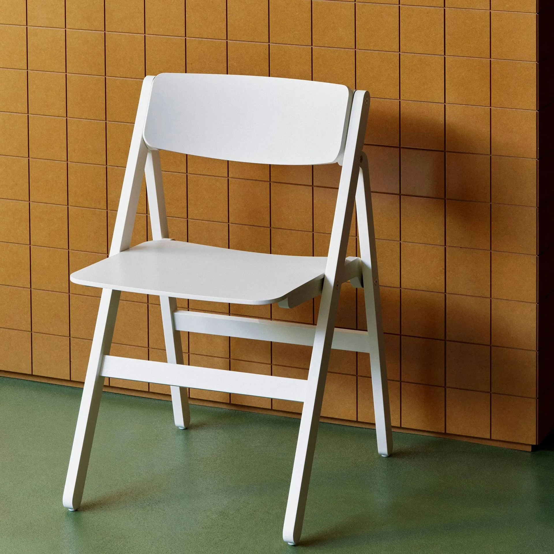 Backflip Chair stol, Cream white lackerad bok HAY