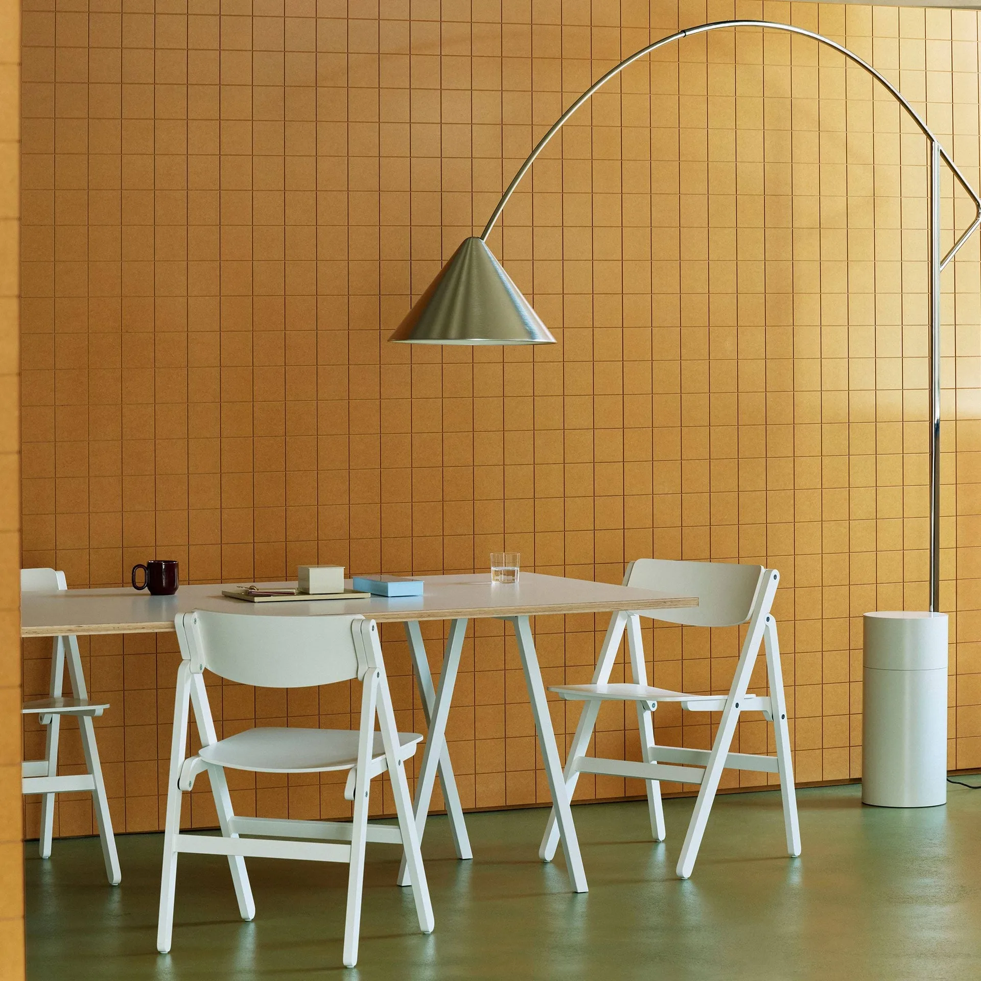 Backflip Chair stol, Cream white lackerad bok HAY