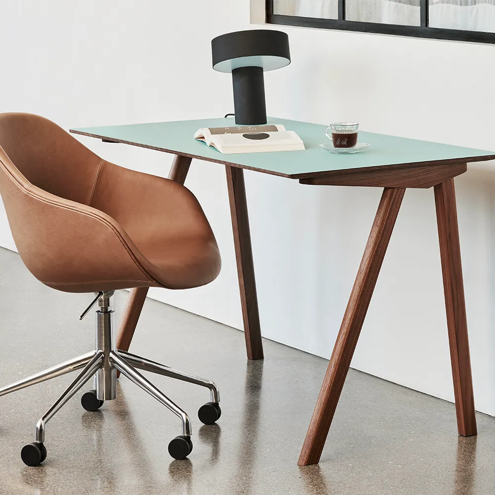 CPH90 skrivbord, Black linoleum-lackad ek HAY