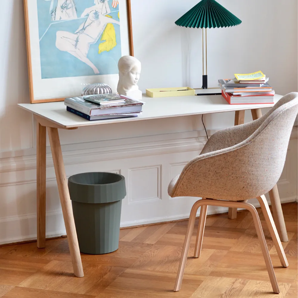 CPH90 skrivbord, Black linoleum-lackad ek HAY