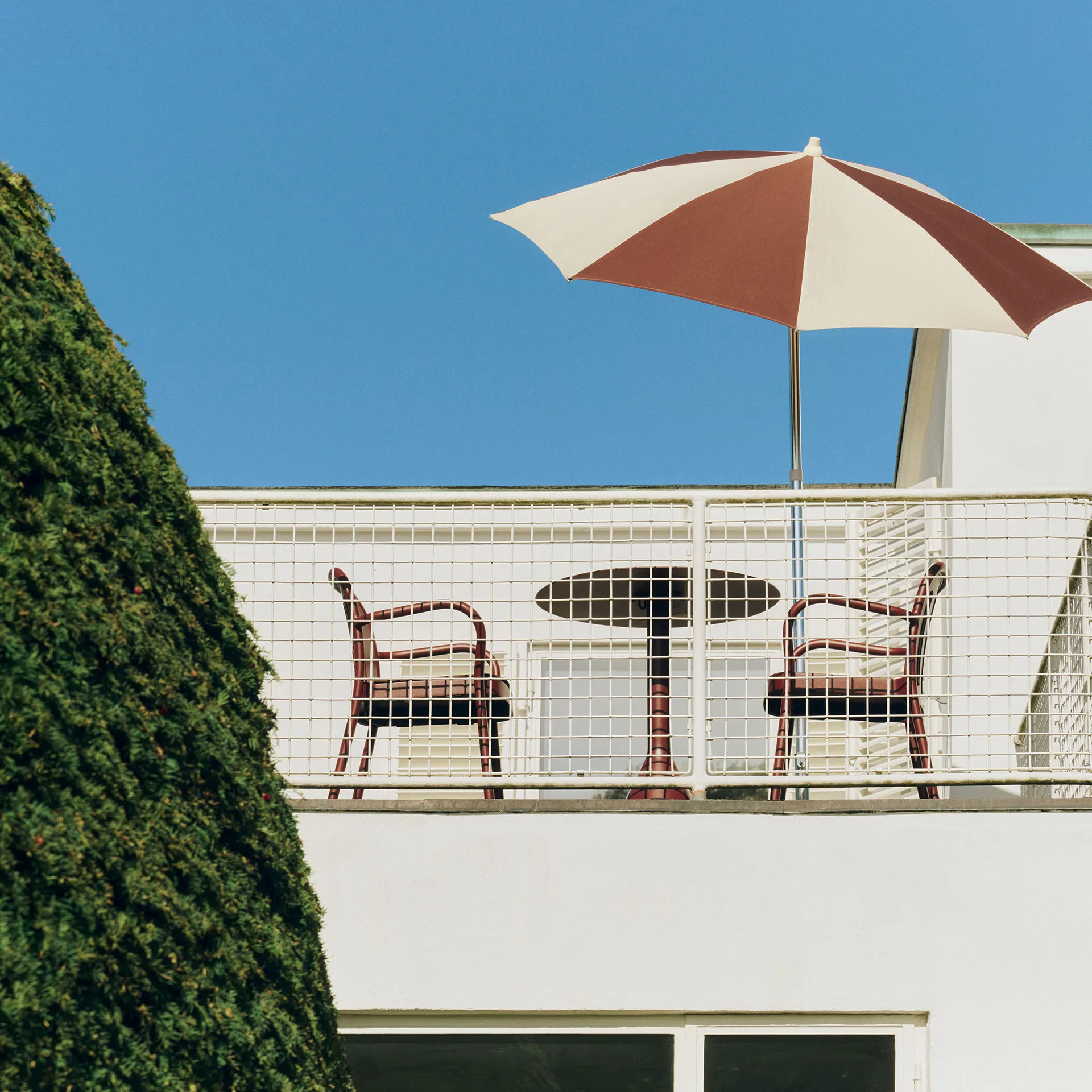 Deville karmstol, Iron red HAY