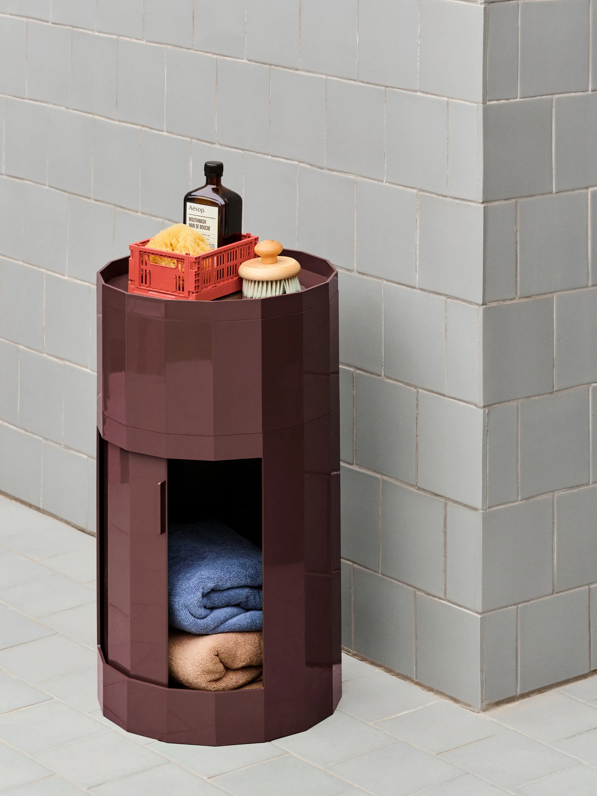 Facet Cabinet high sidobord med fötter-hjul 66 cm, Burgundy HAY