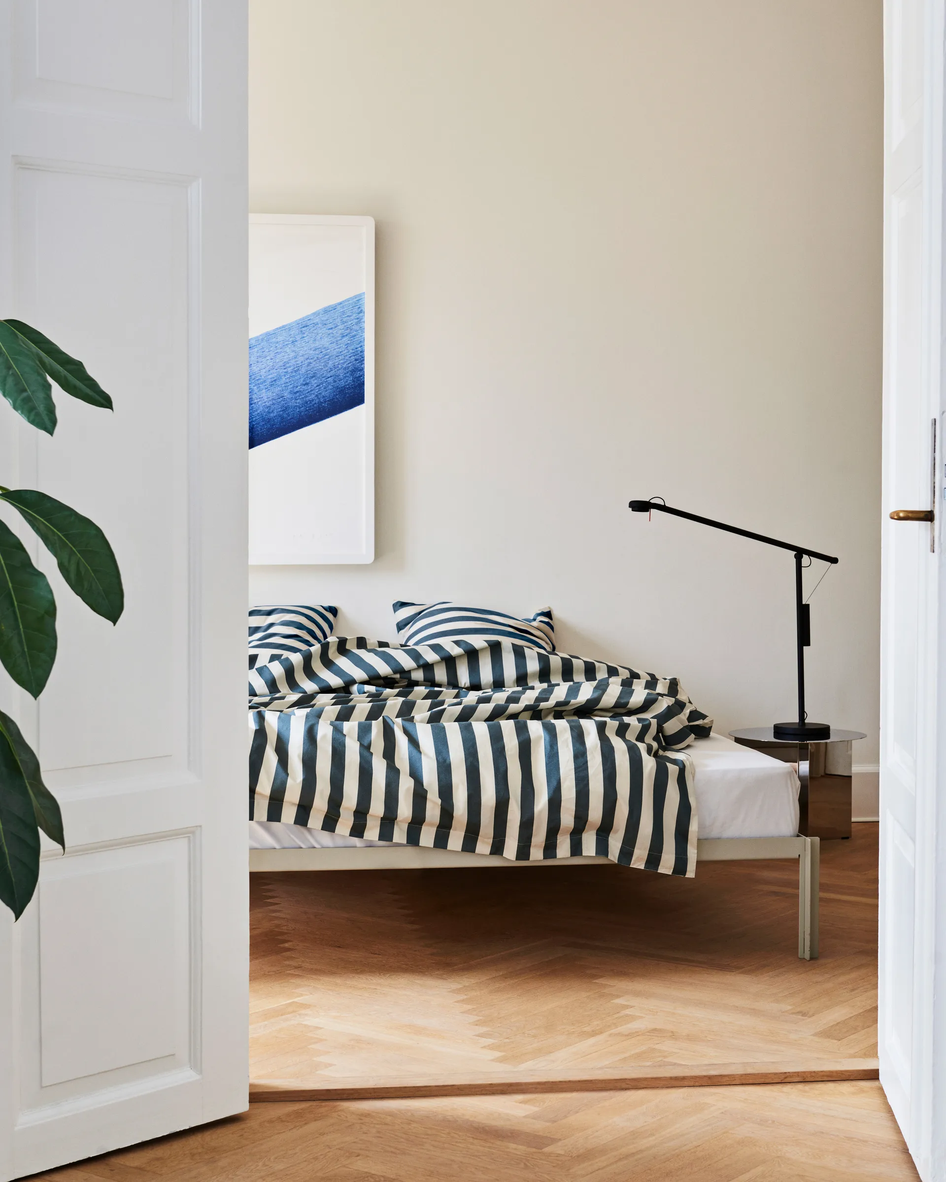 Fifty-Fifty bordslampa, Soft black HAY