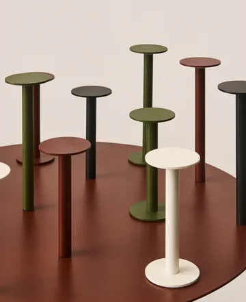 Host portabel lampa - Iron red, 30 cm - HAY