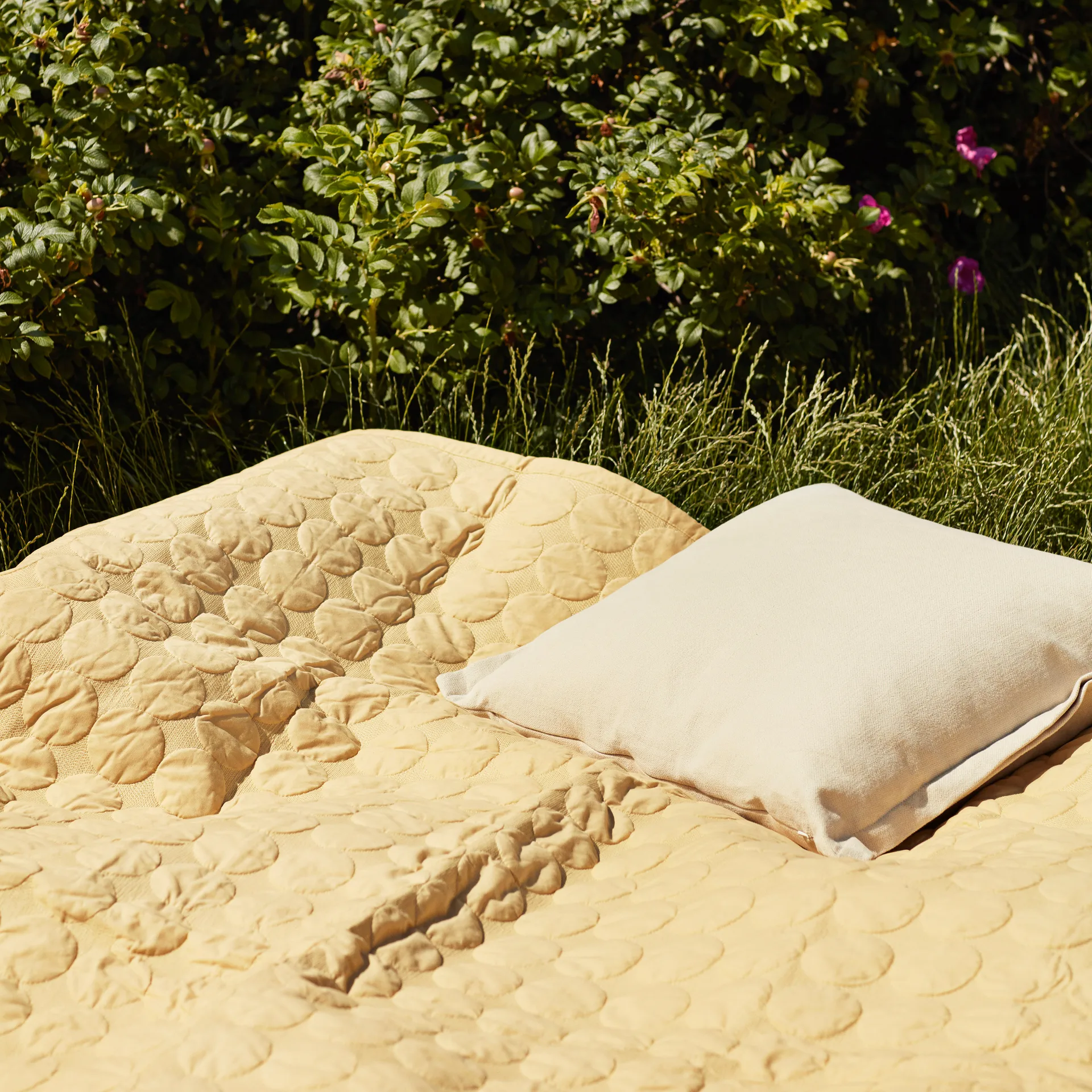 Mega Dot överkast 195x245 cm, Soft yellow HAY