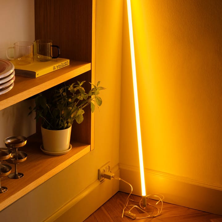 Neon Tube Slim lysrörslampa 120 cm - Blue - HAY