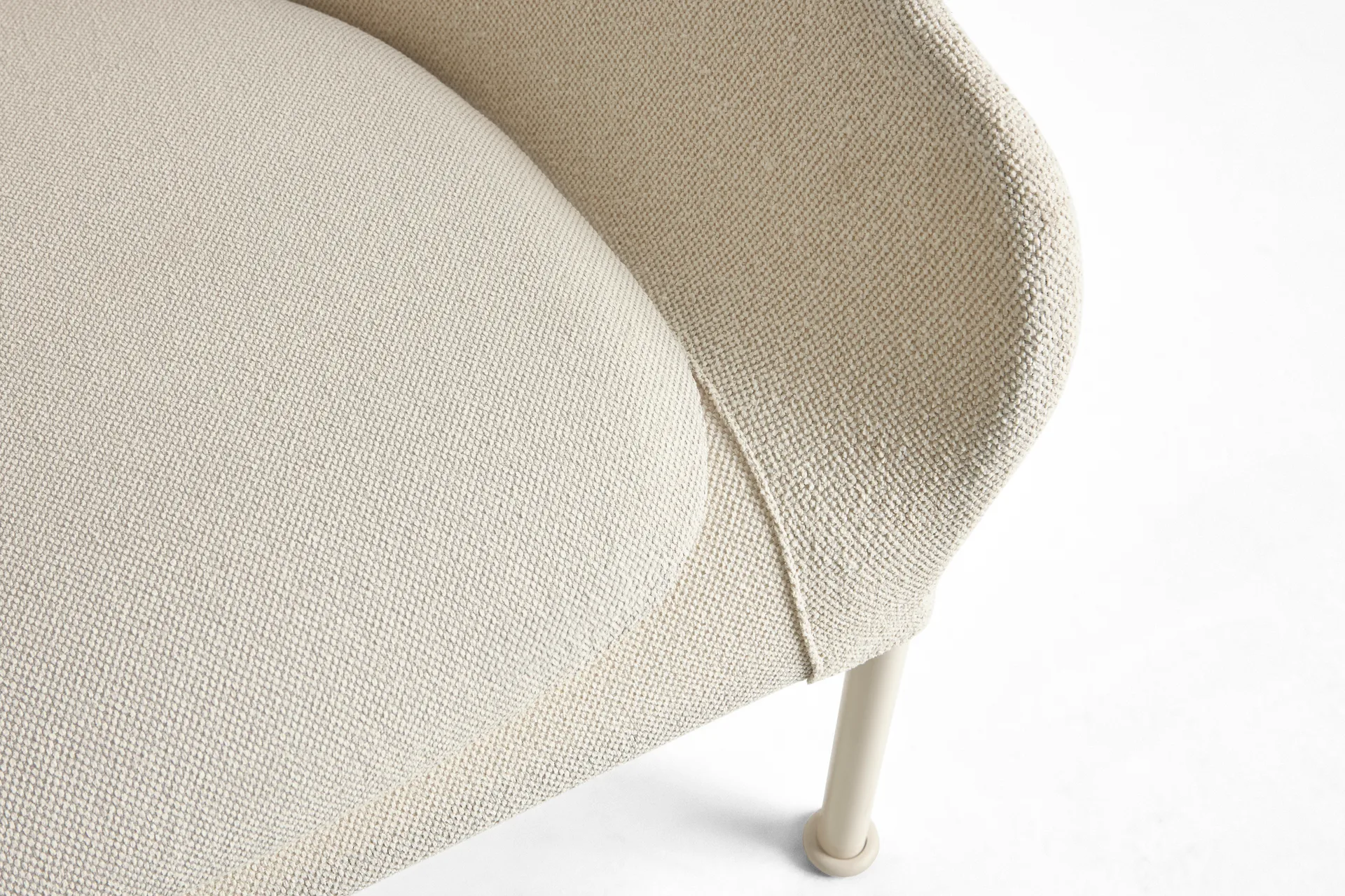 O2 Lounge Chair fåtölj, Soft cream-lackerad stål eggshell HAY