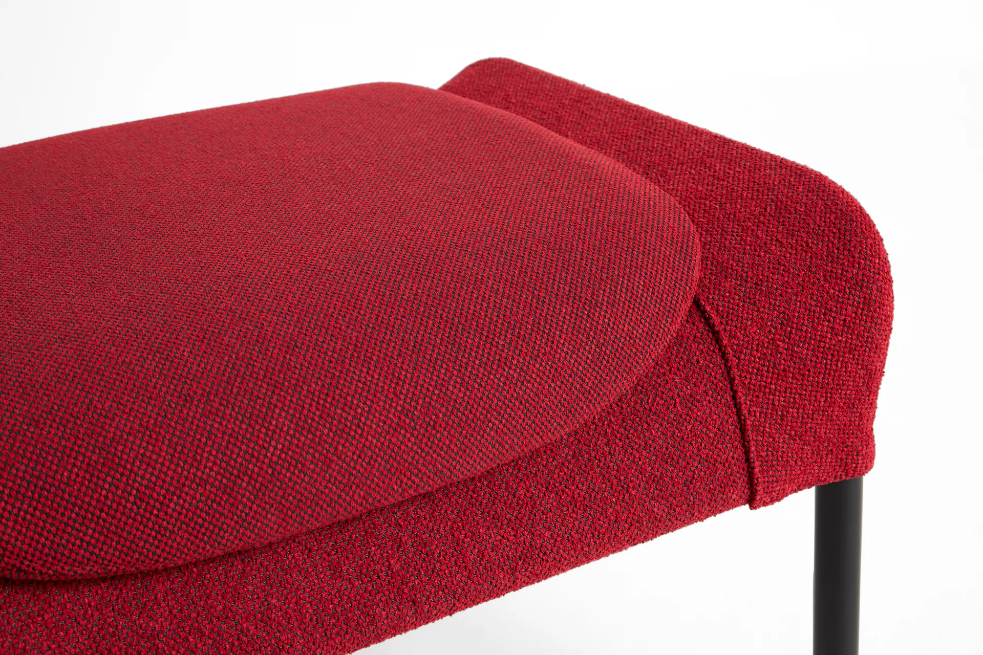 O2 Ottoman fotpall, Soft red-svartlackerad stål HAY