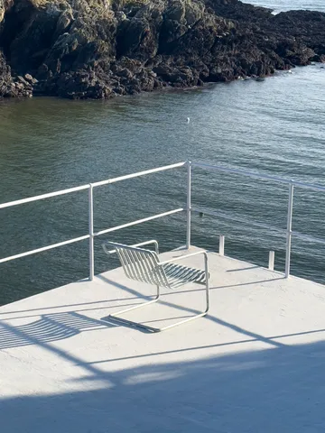 Palissade Cantilever Low loungefåtölj - Hot galvanised steel - HAY