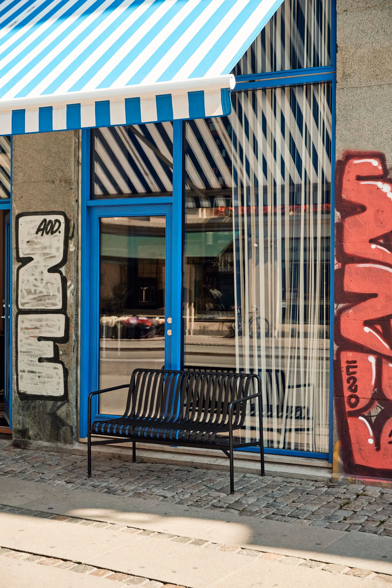 Palissade Dining bänk med armstöd, Anthracite HAY