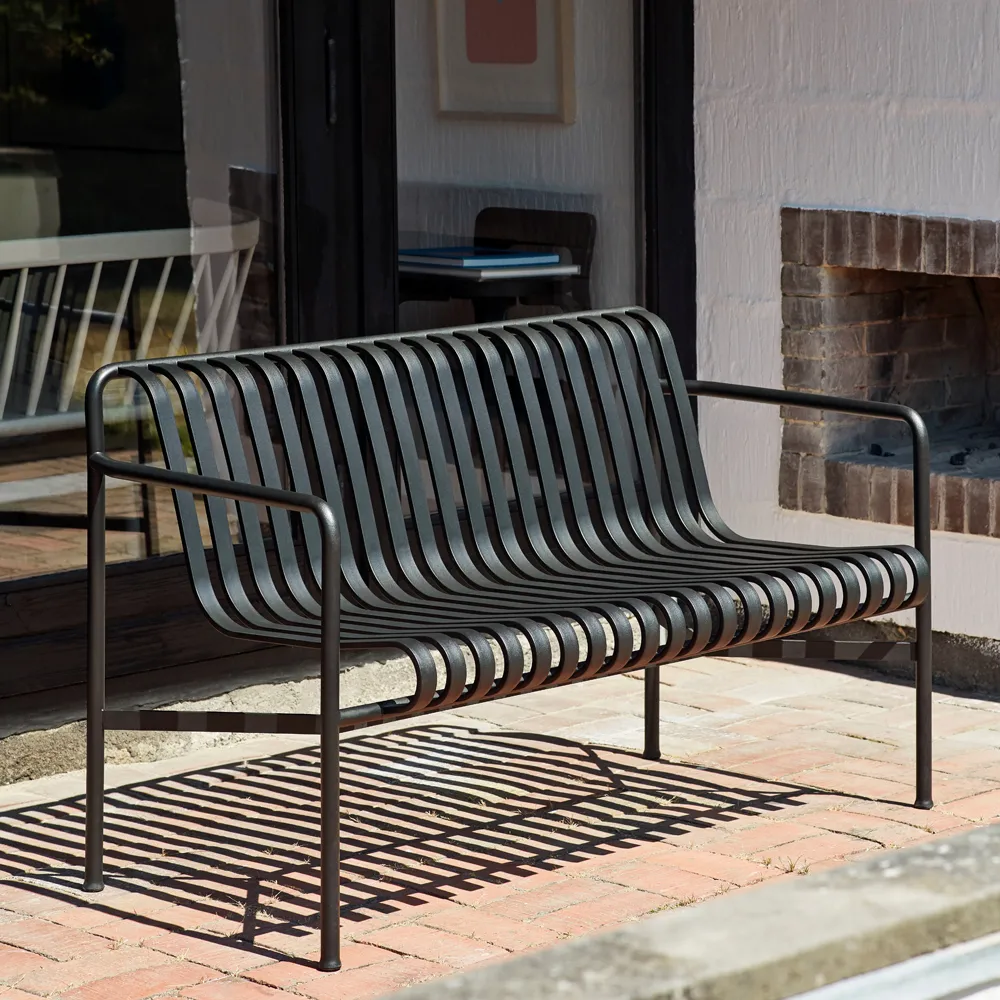 Palissade Dining bänk med armstöd, Anthracite HAY