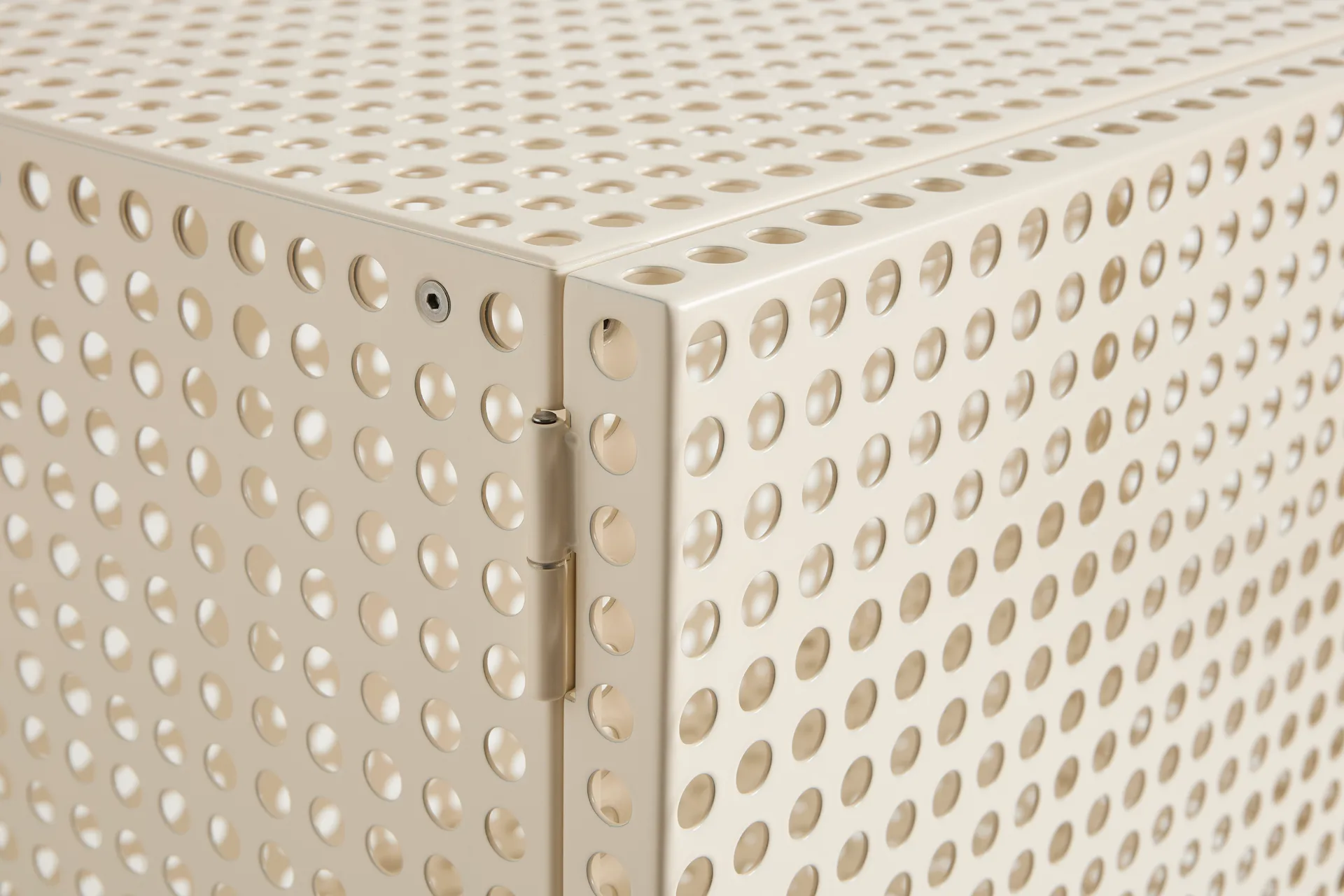 Perforated Cabinet skåp large, Eggshell HAY