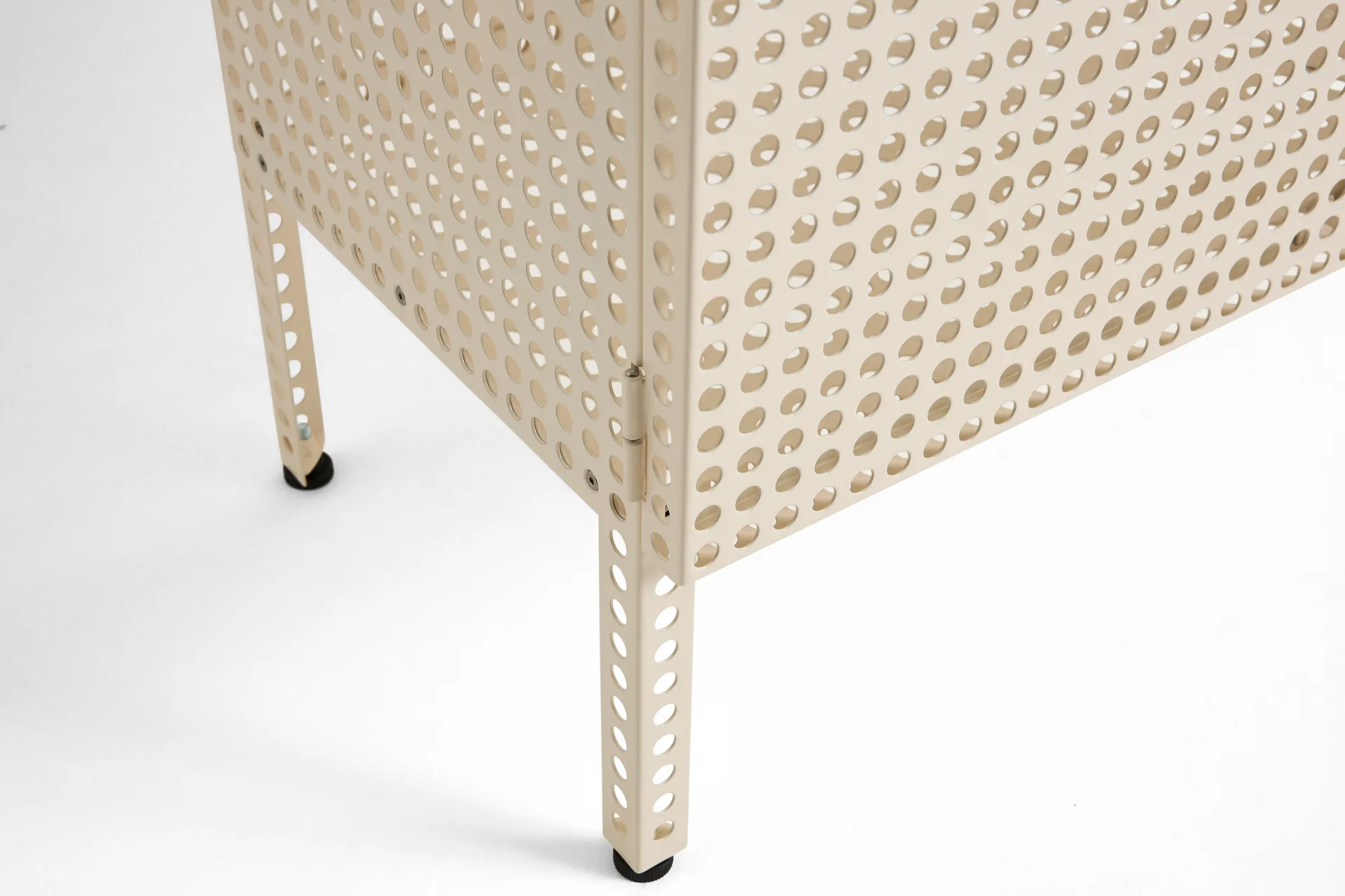 Perforated Cabinet skåp large, Eggshell HAY