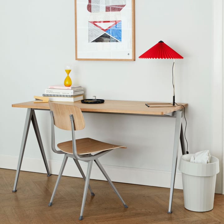 Pyramid 01 skrivbord, Oak clear lacquer-140x65cm-svart stålstativ HAY