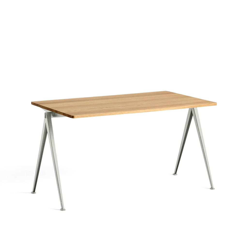 HAY Pyramid 01 skrivbord Oak clear lacquer-140x75cm-beige stålstativ