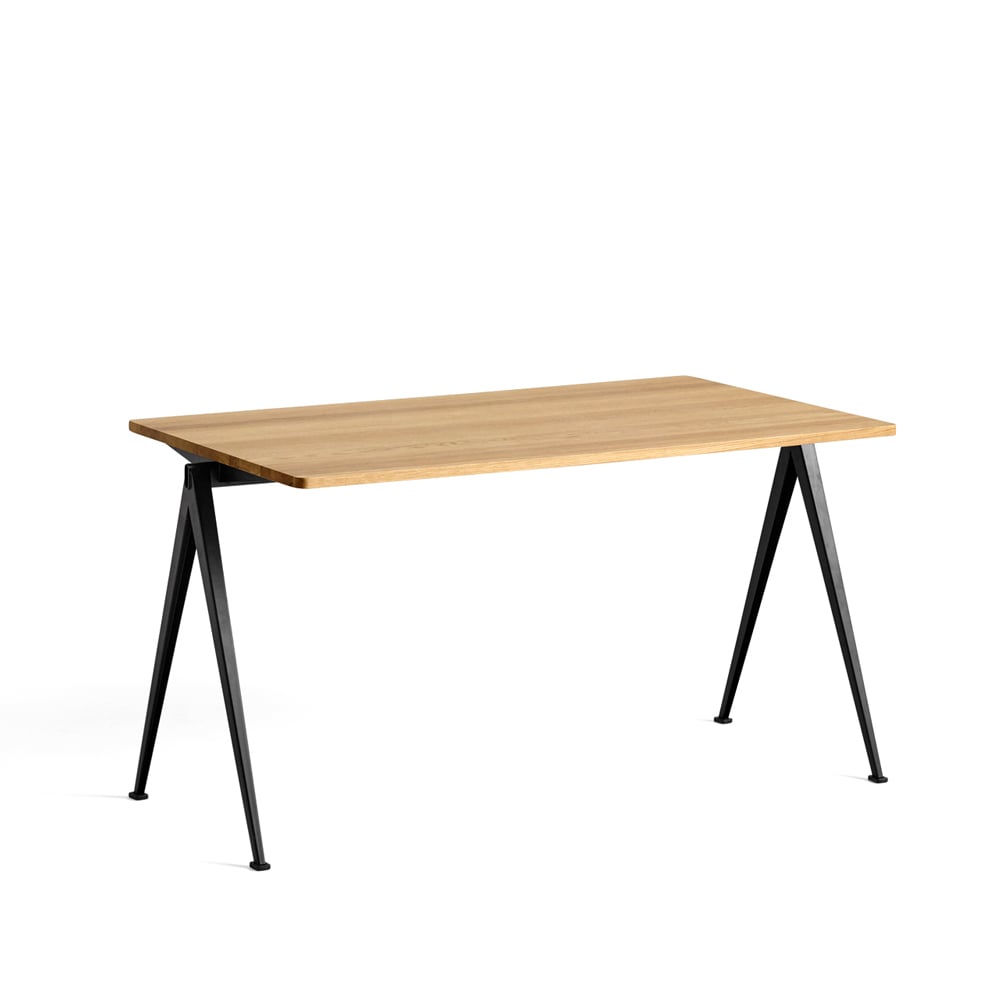 HAY Pyramid 01 skrivbord Oak clear lacquer-140x75cm-svart stålstativ