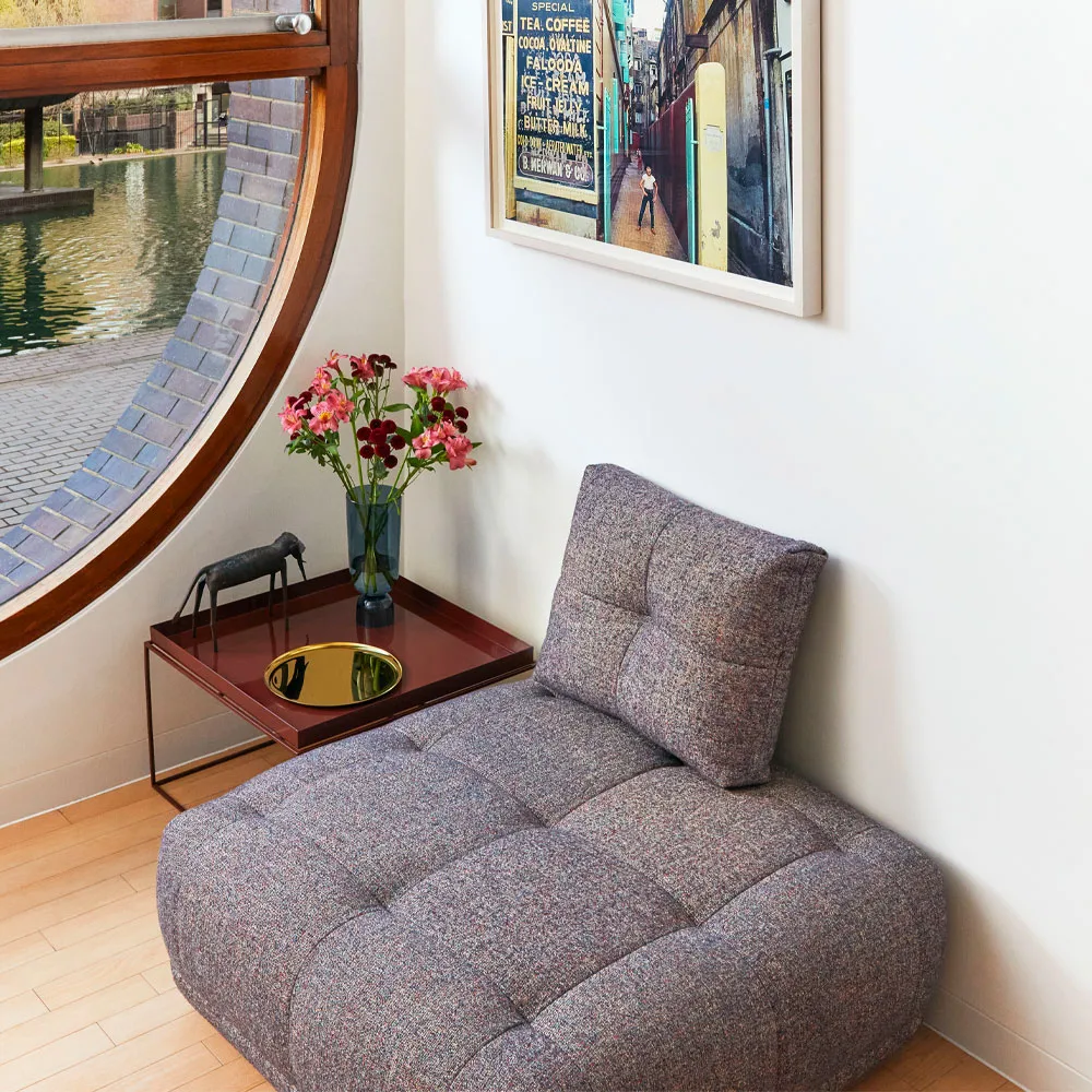 Quilton fotpall, tyg swarm multi HAY