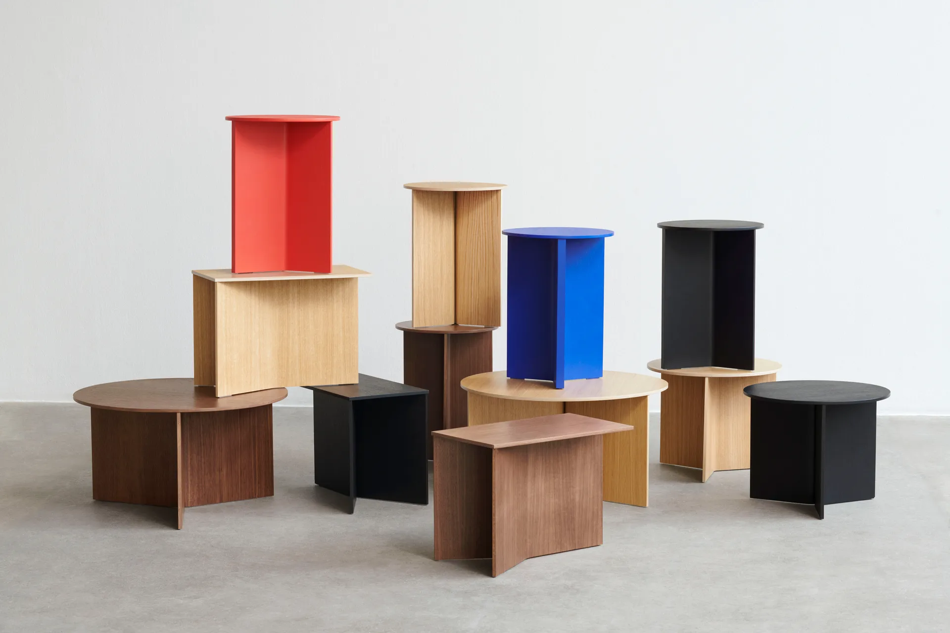 Slit soffbord Ø45 cm, Lackerad ek HAY