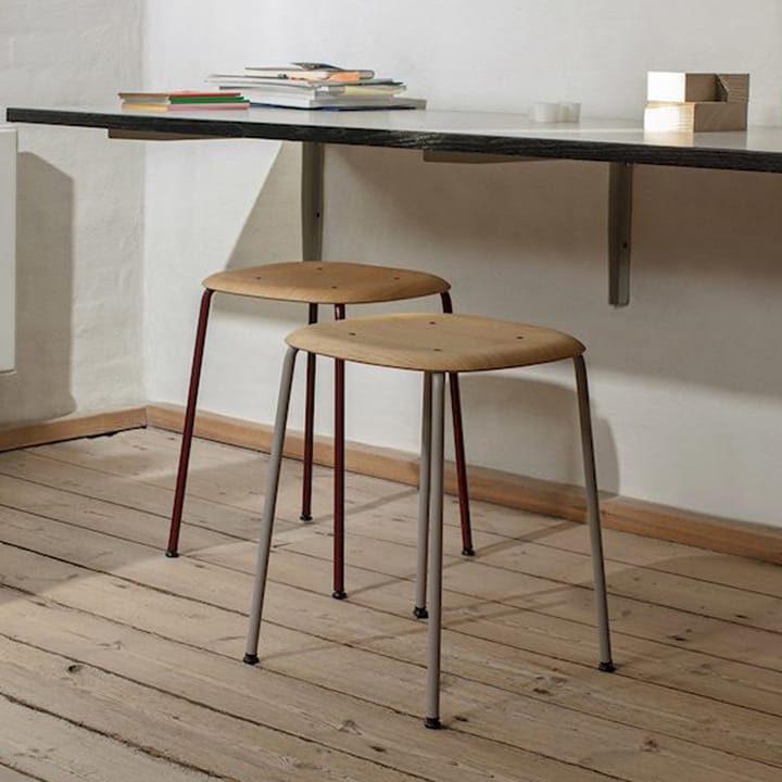 Soft Edge 70 pall, fall red, svart stålstativ HAY