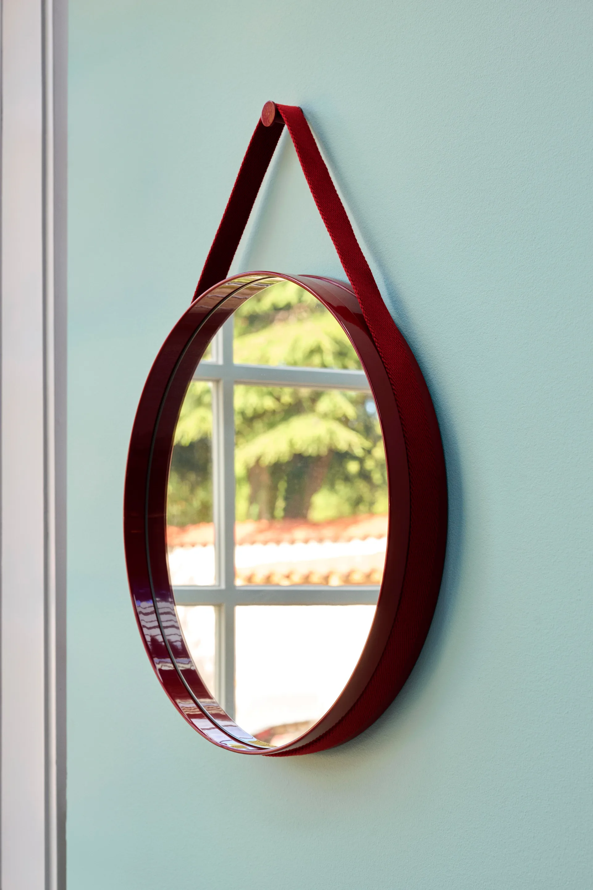 Strap Mirror spegel Ø70 cm, Red HAY