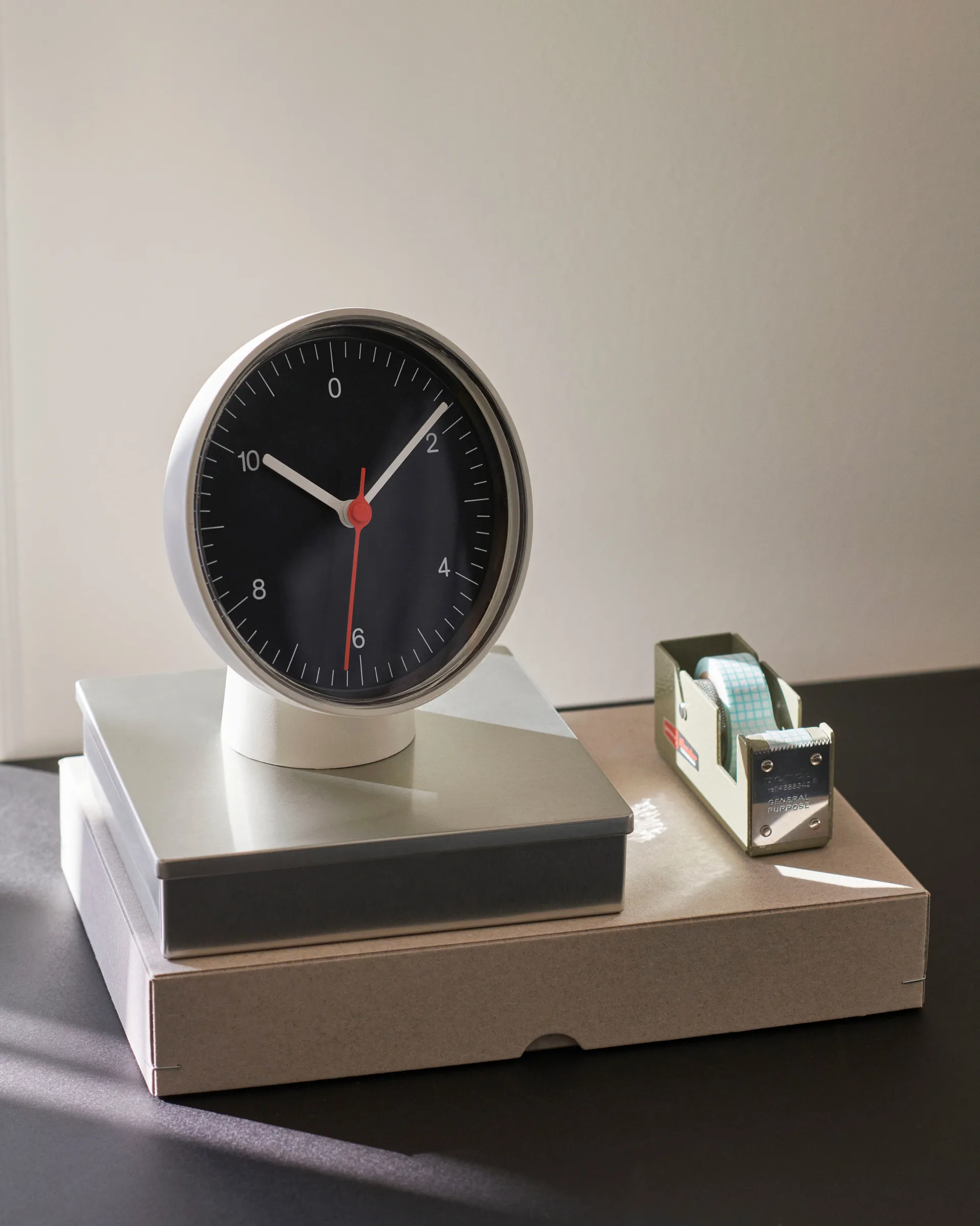 Table Clock vägg/bordsklocka​, White​ HAY