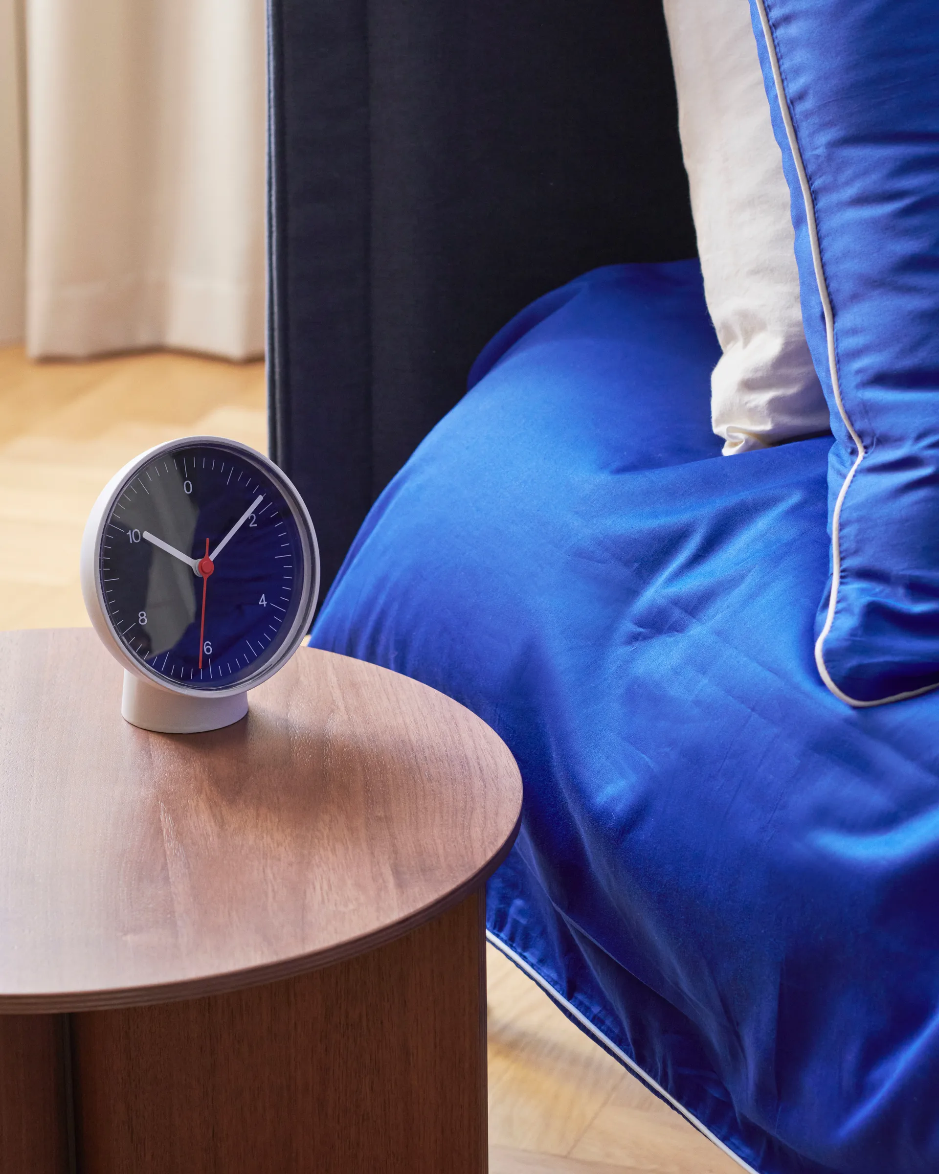 Table Clock vägg/bordsklocka​, White​ HAY