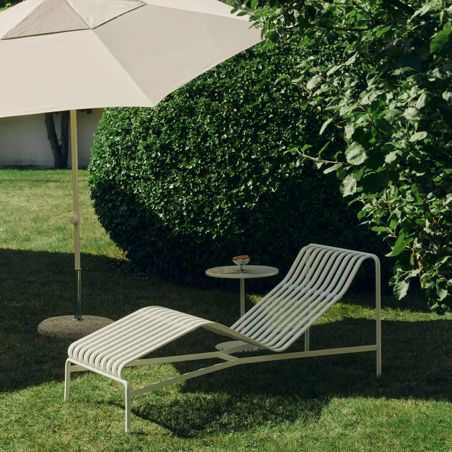 Terrazza Hexagon parasoll, Off white-grey HAY